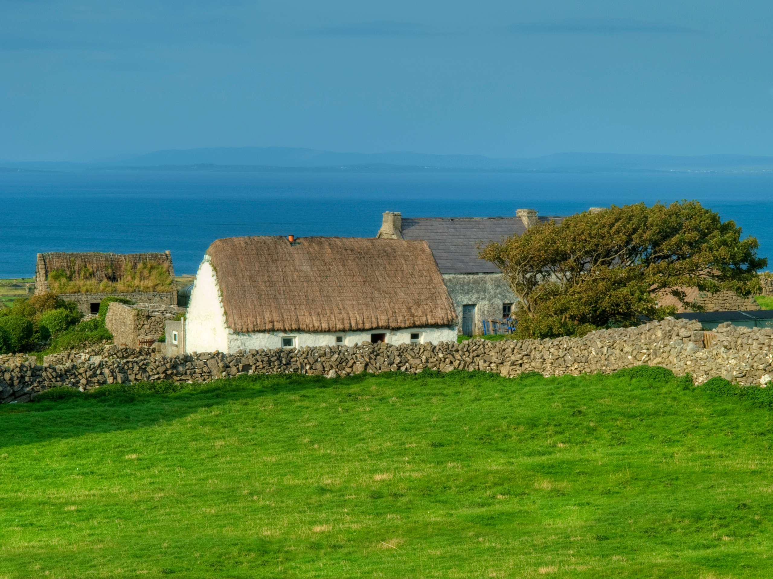 9 Enchanting English Country Cottages to Fall in Love With