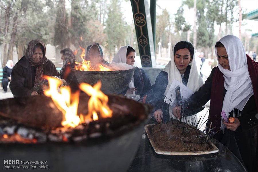 this is a photo of people eating during a zartosht no-diso holiday