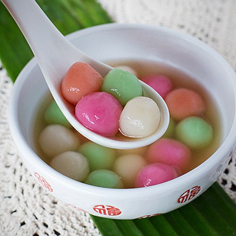 this is a photo of the rice balls that people who celebrate dongzhi holidays eat