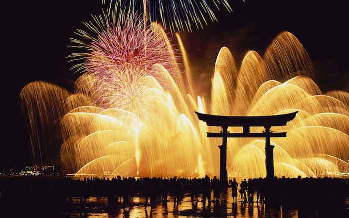 this is a photo of fireworks for the shogatsu holidays