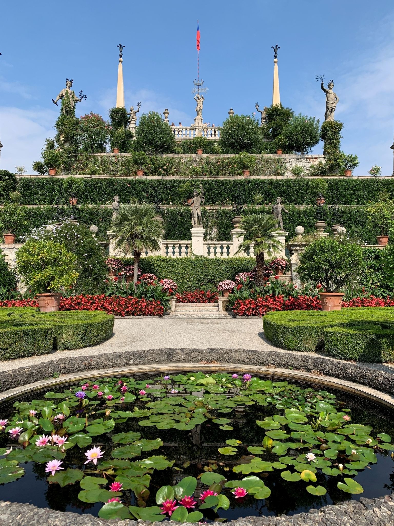 palazzo borromeo gardens 2